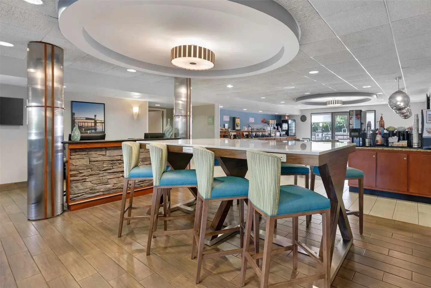 Best Western Plus University Inn Bar