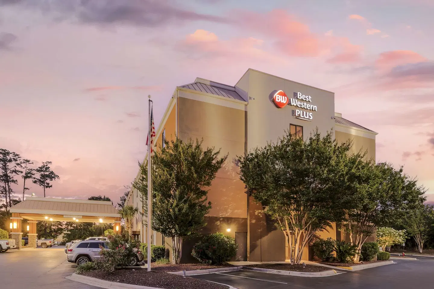 Best Western Plus University Inn EXTERIOR