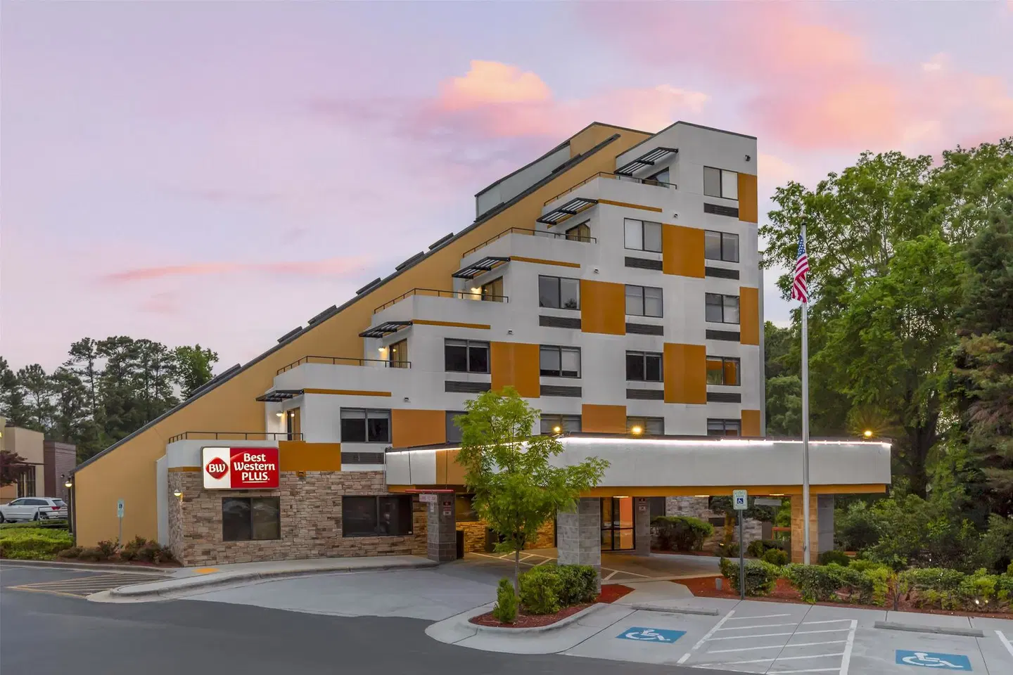 Best Western Plus Raleigh Crabtree Valley Hotel EXTERIOR