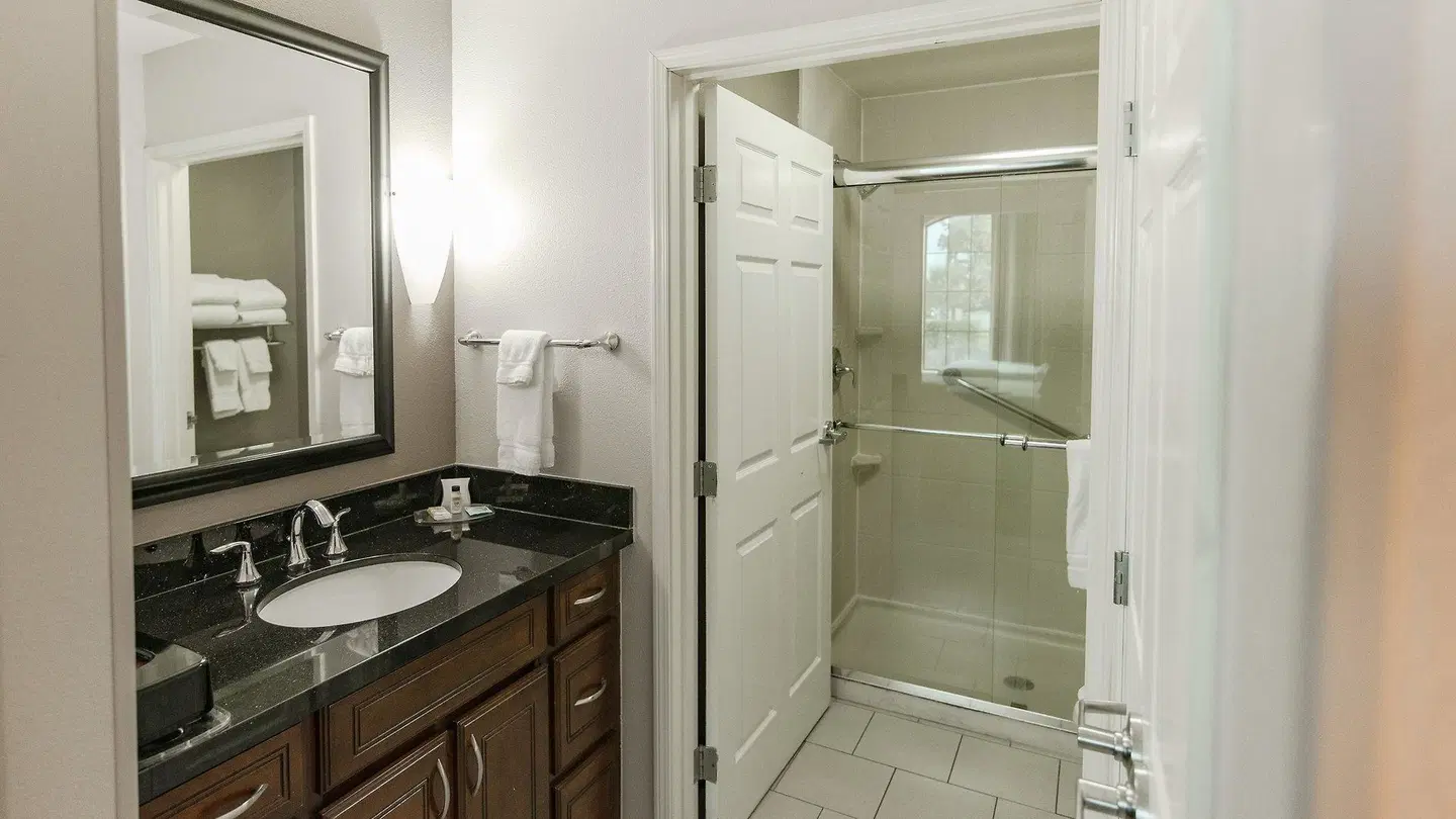 Staybridge Suites Wilmington East Badezimmer