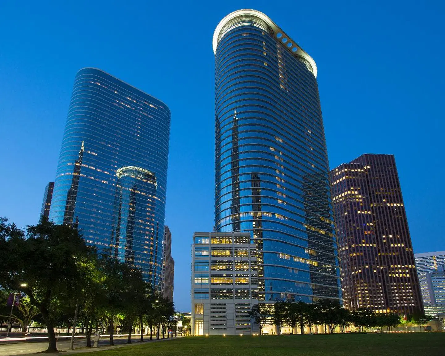 The Whitehall Houston EXTERIOR
