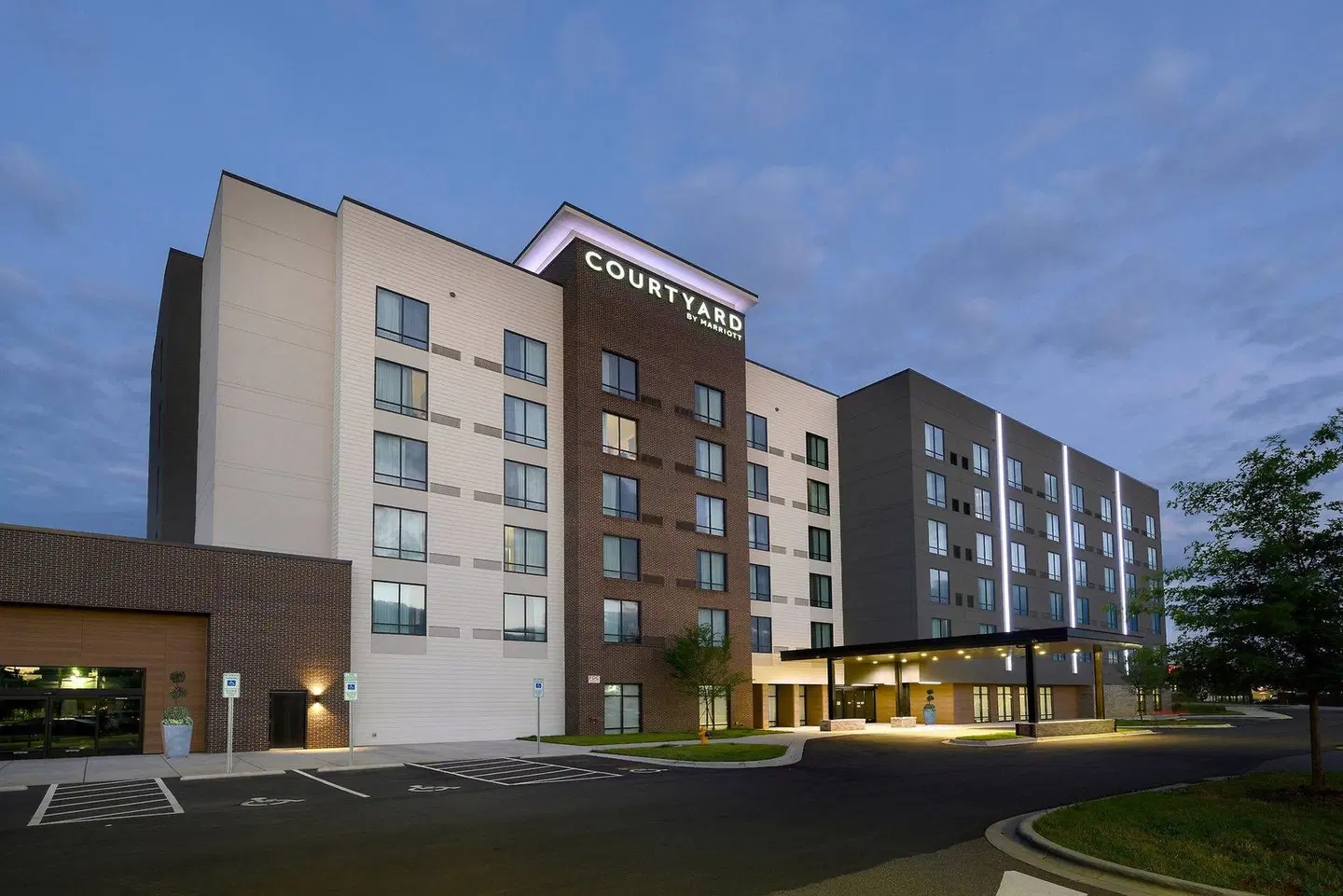 Courtyard by Marriott Charlotte Waverly EXTERIOR