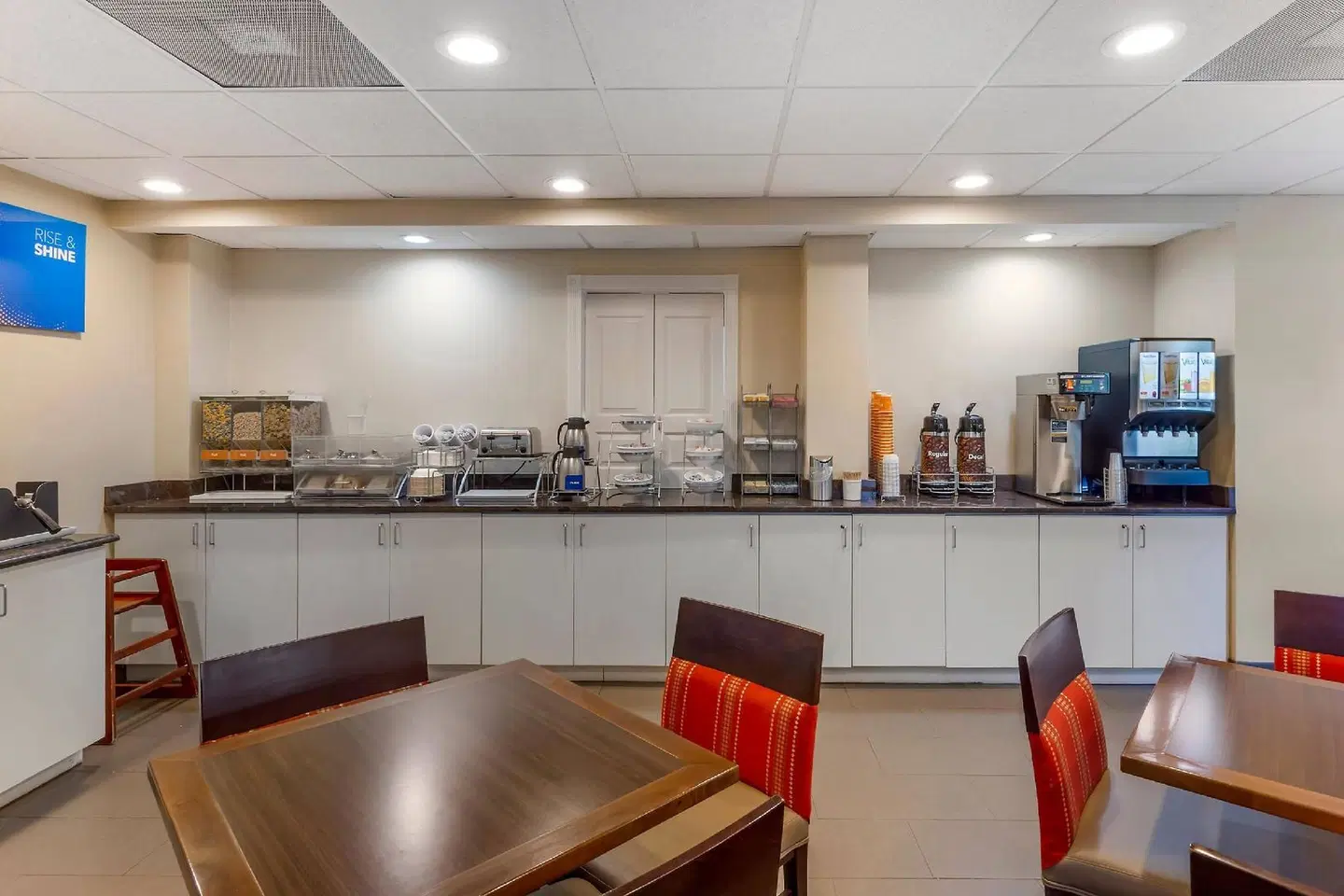 Comfort Suites Raleigh Bar