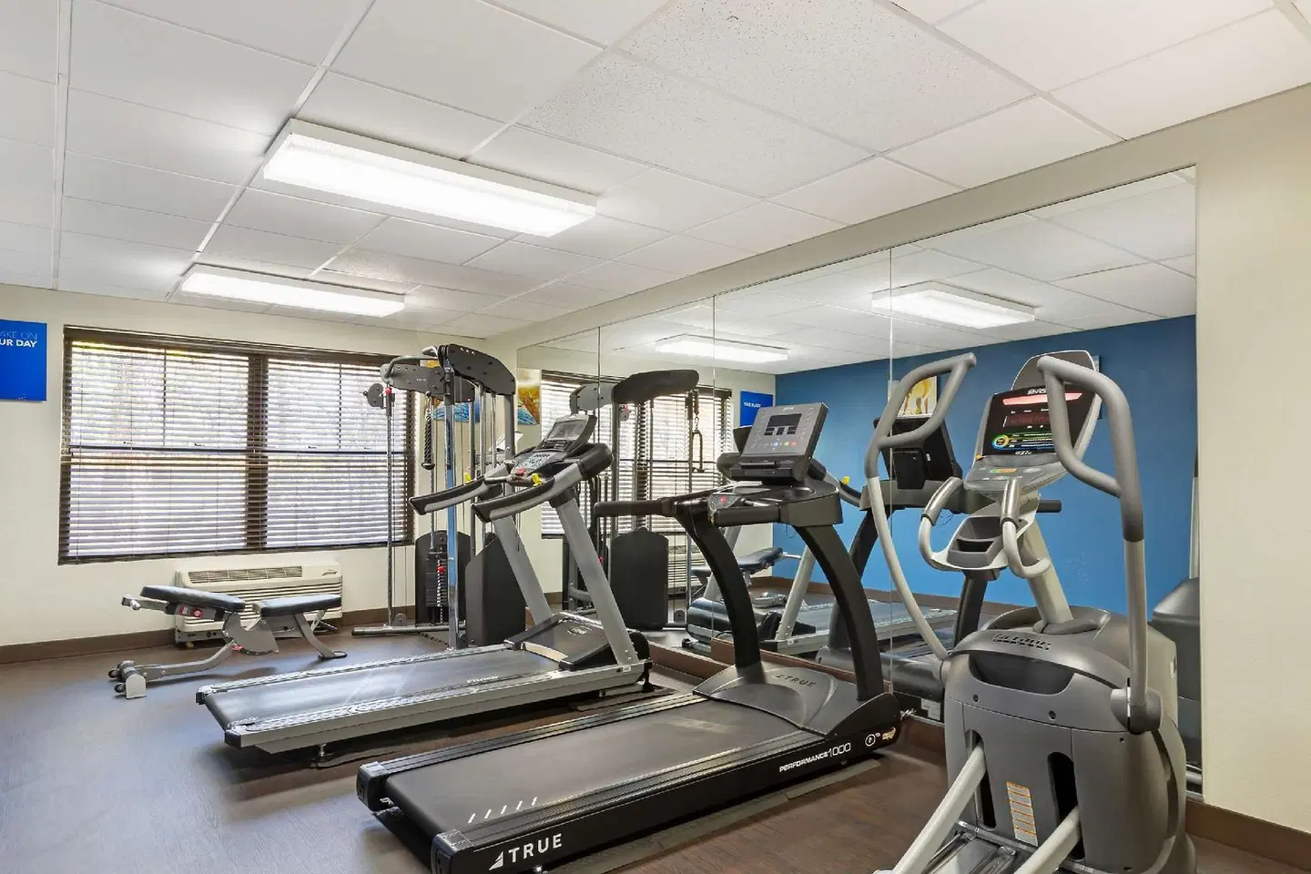 Comfort Suites Hanes Mall SPORTS_AND_LEISURE