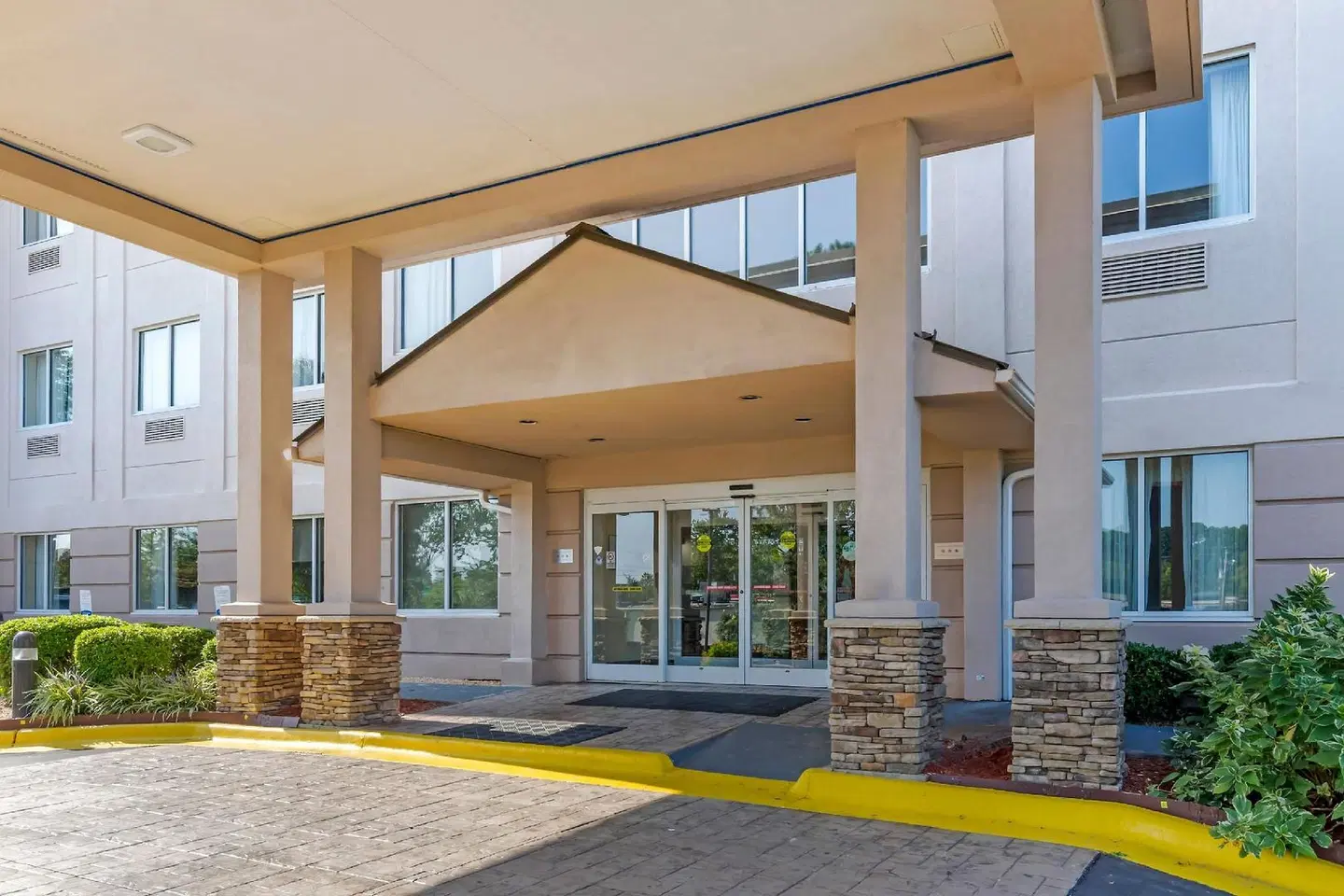 Comfort Suites Raleigh EXTERIOR