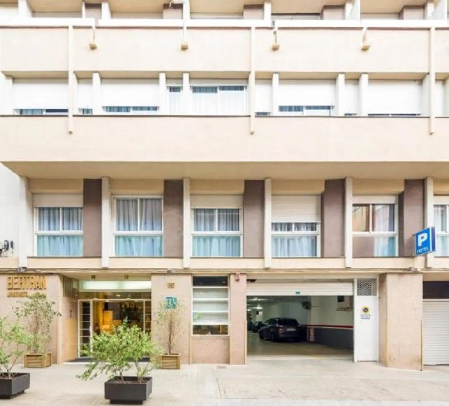 Aparthotel Bertrán EXTERIOR