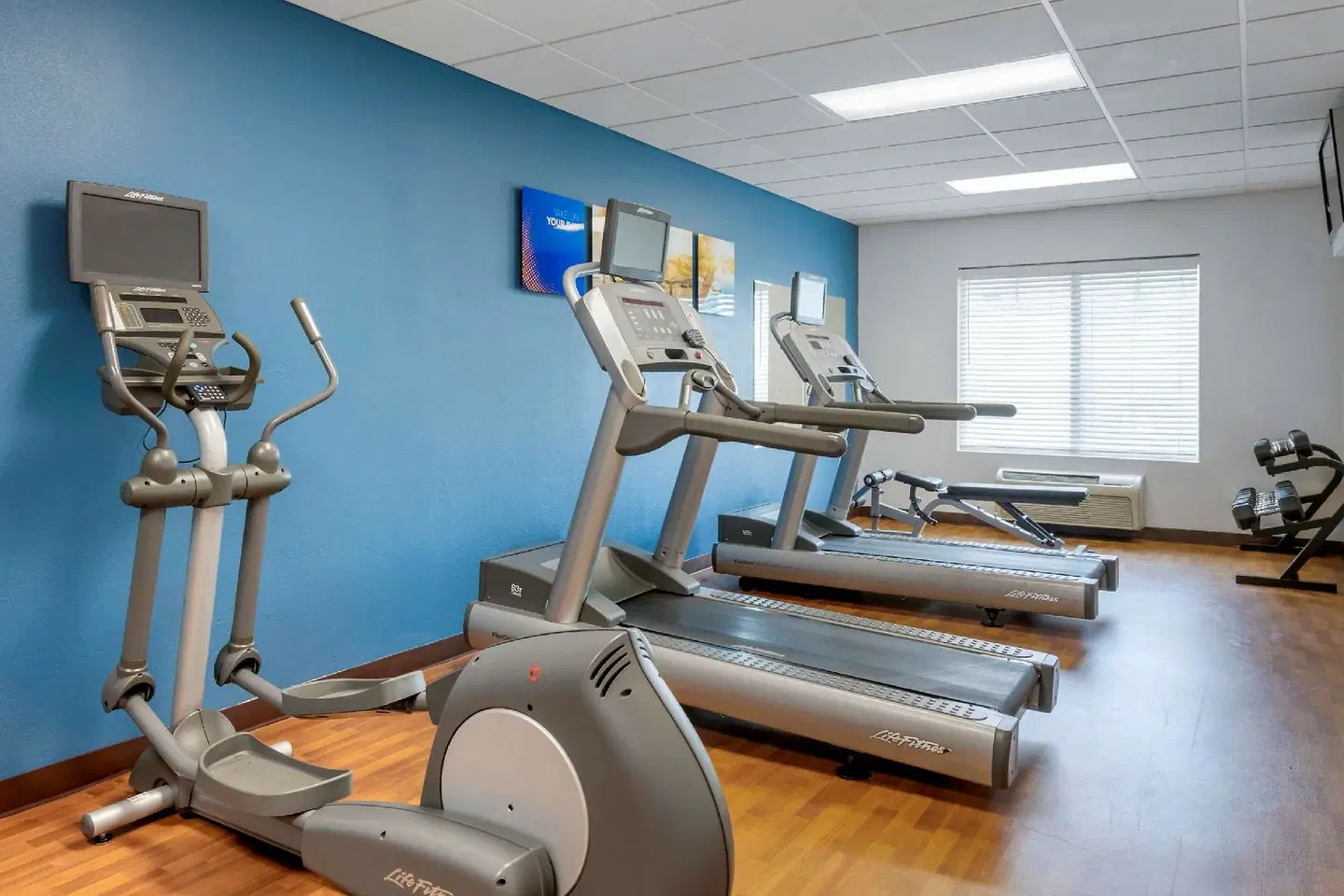 Comfort Suites Near Universal Orlando Resort SPORTS_AND_LEISURE