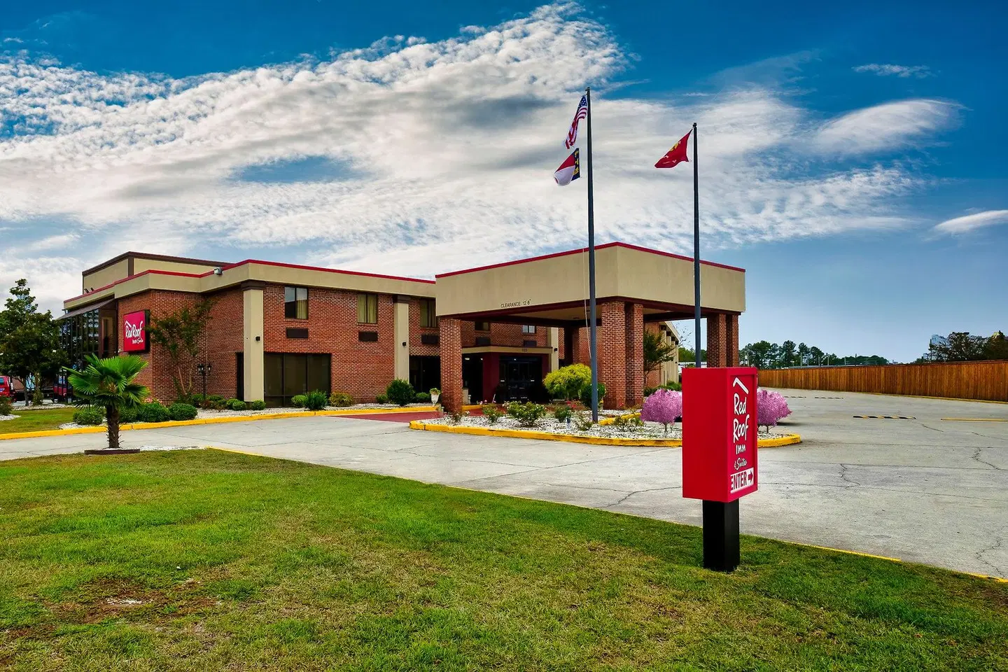 Red Roof Inn & Suites Jacksonville, NC EXTERIOR