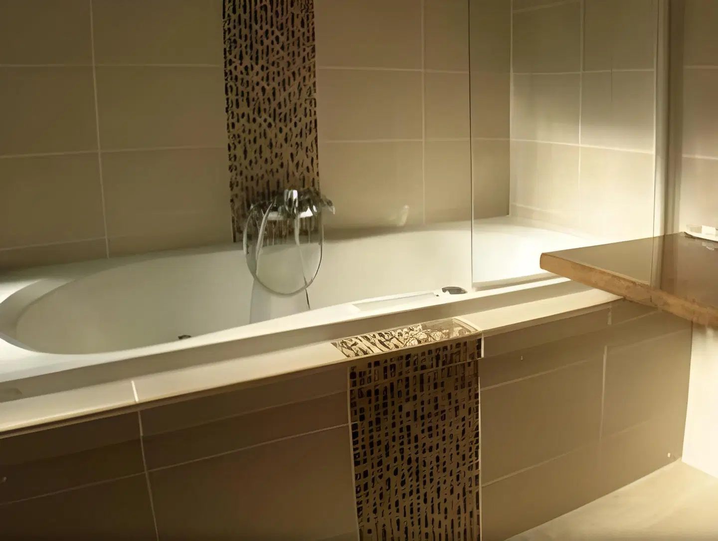 Hôtel Le Régent BATHROOM