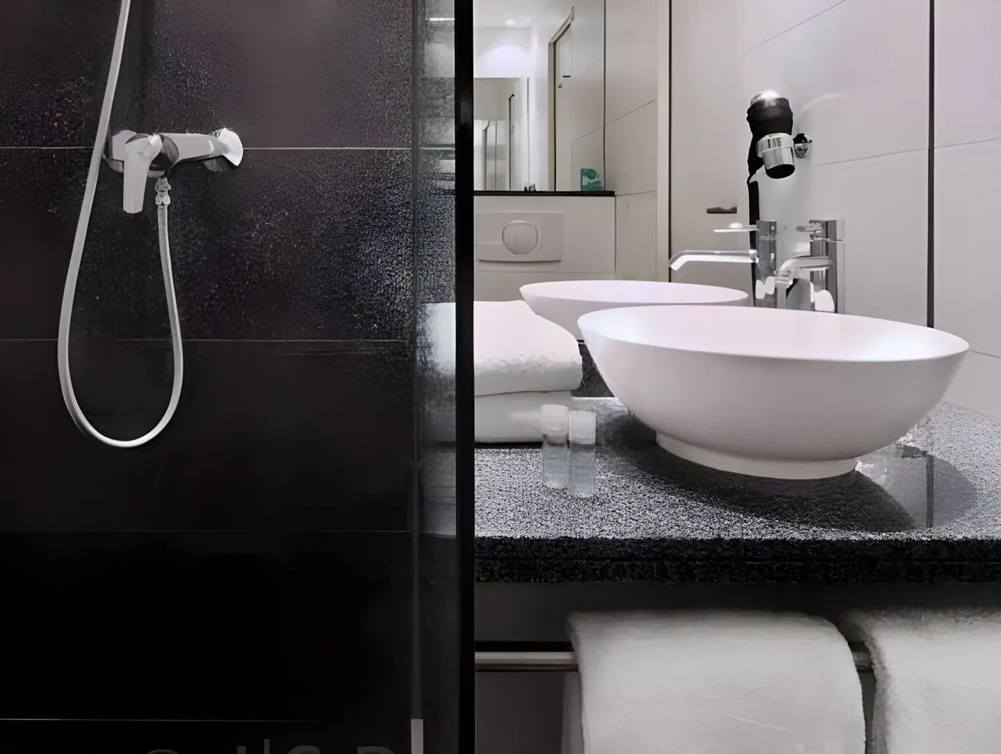Motel One Wiesbaden Badezimmer