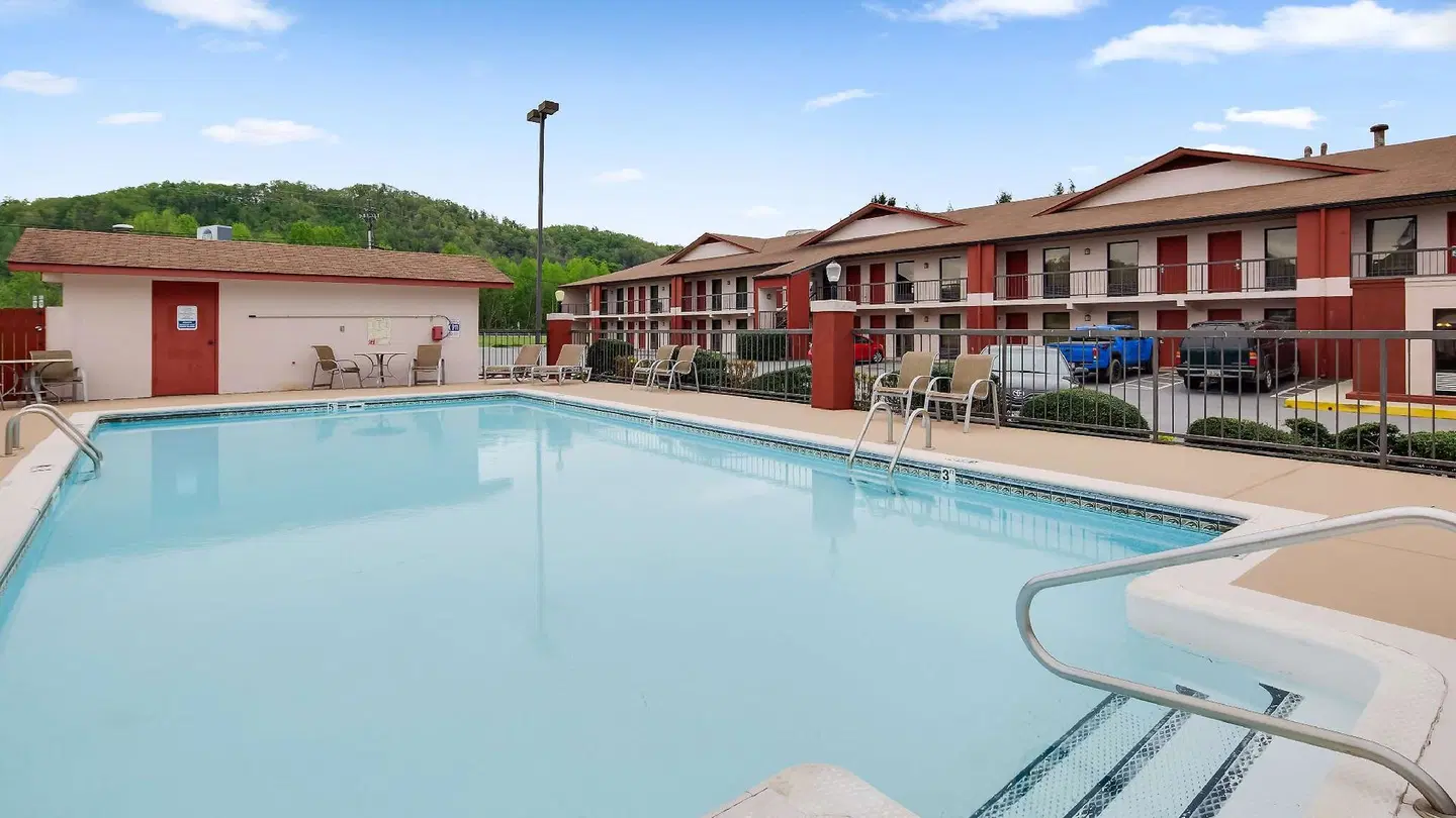 Best Western of Murphy OUTDOOR_POOL
