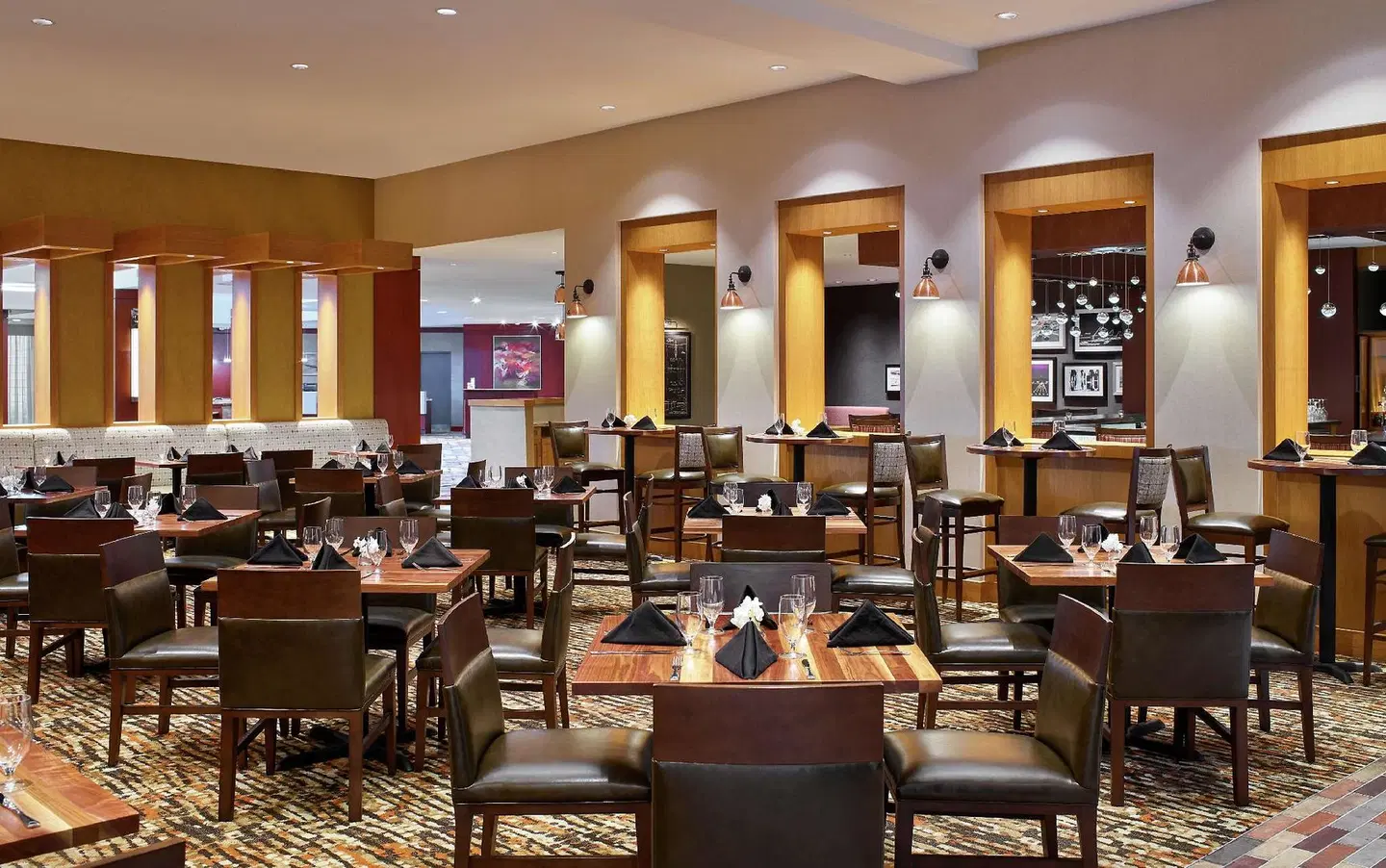 DoubleTree by Hilton Houston Intercontinental Airport Bar