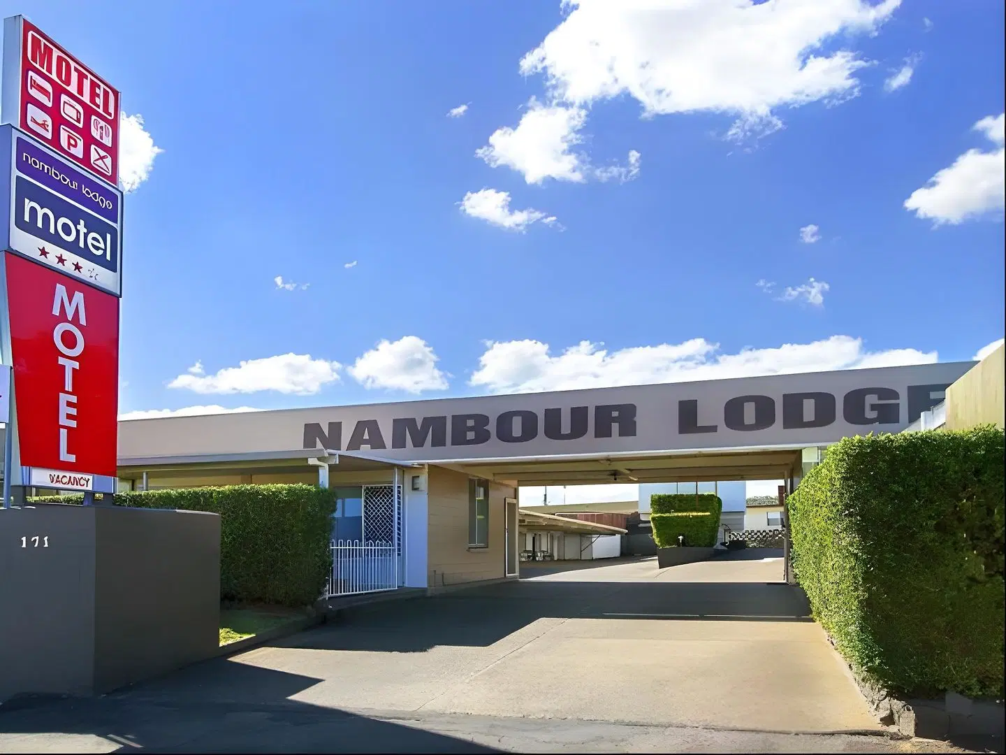 Nambour Lodge Motel EXTERIOR