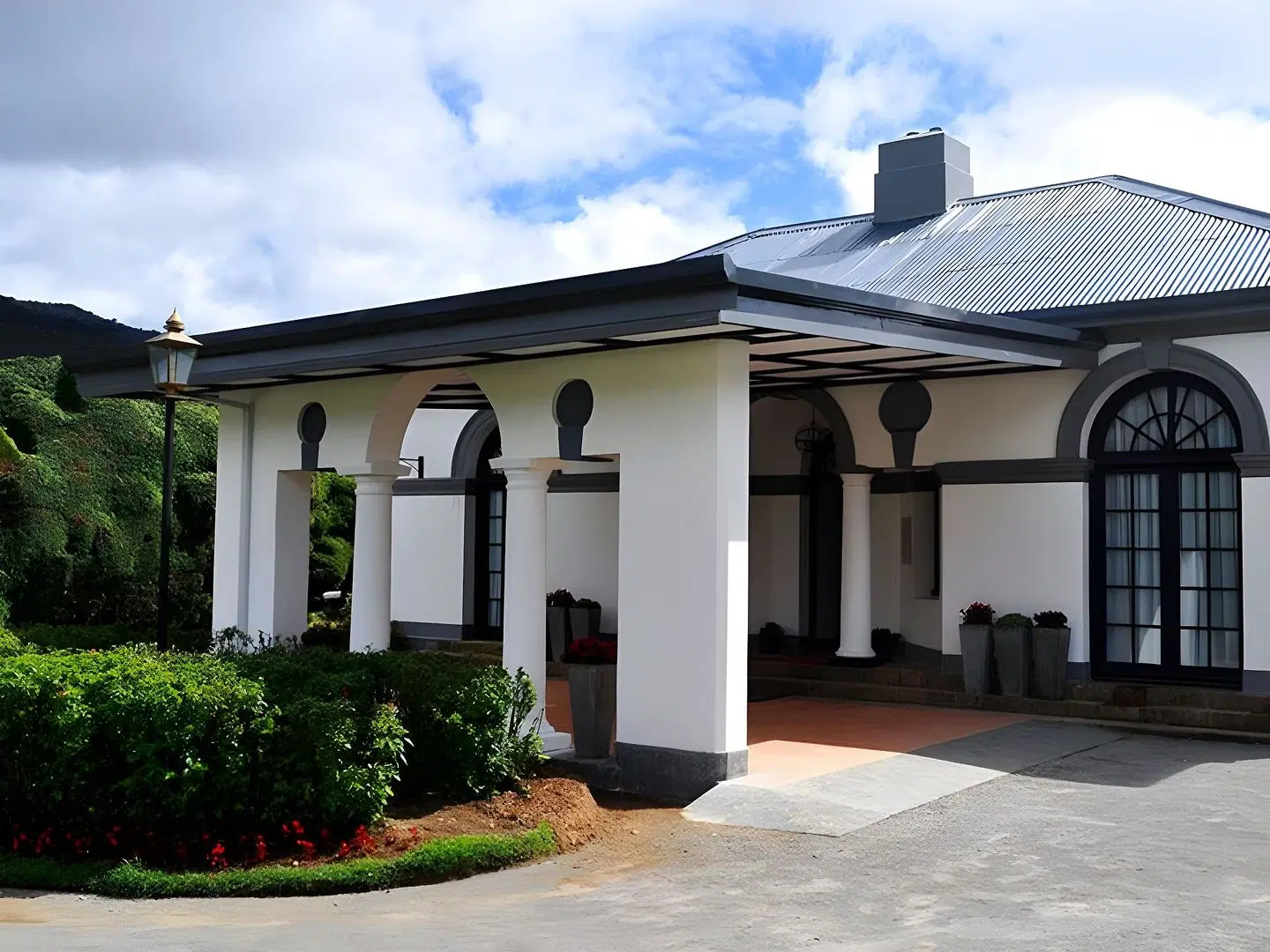 Cocoon Hills EXTERIOR