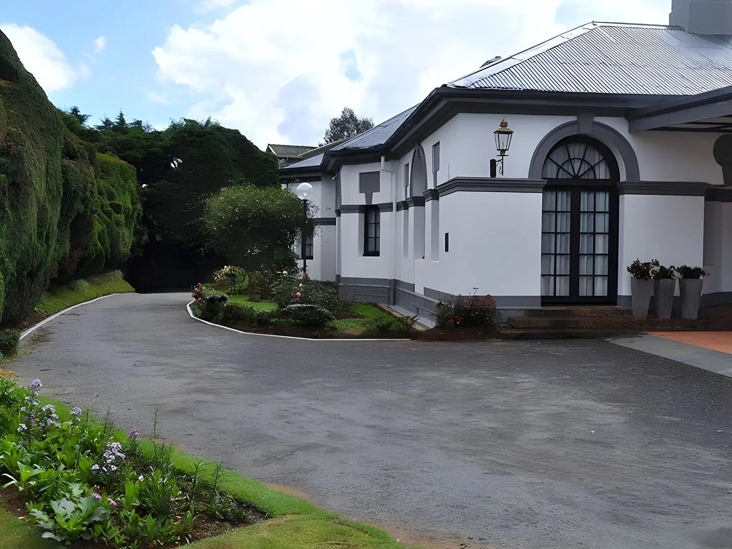 Cocoon Hills EXTERIOR