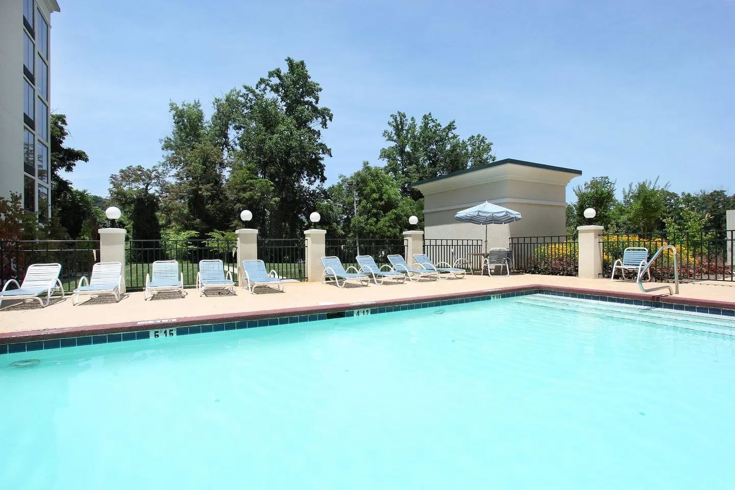 Holiday Inn Asheville - Biltmore West OUTDOOR_POOL