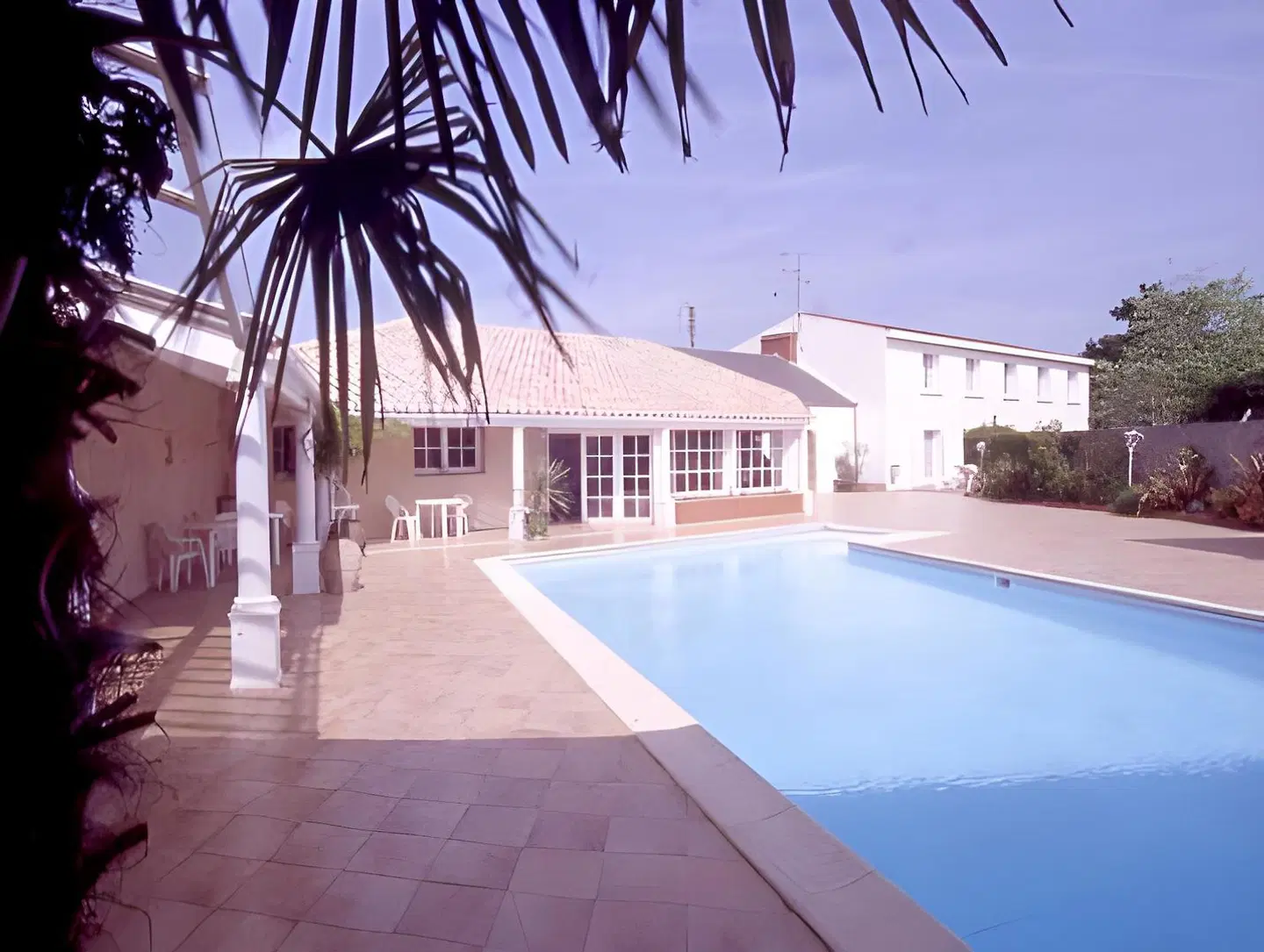 Le Manoir de l'Antiquite OUTDOOR_POOL