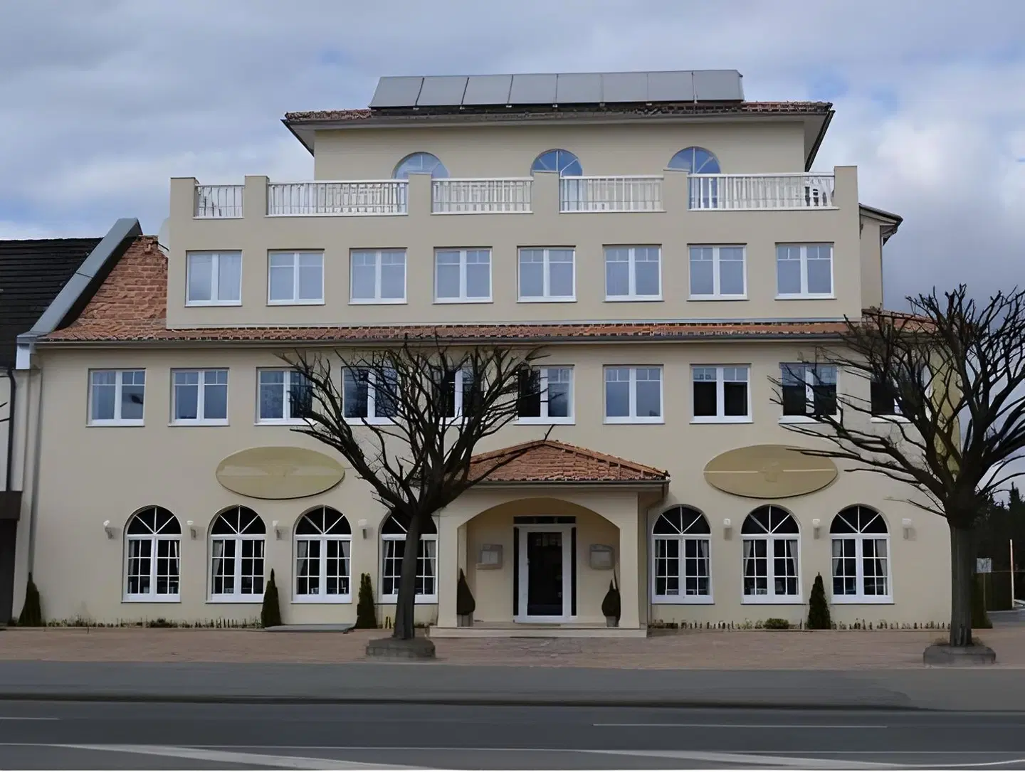 Helena EXTERIOR
