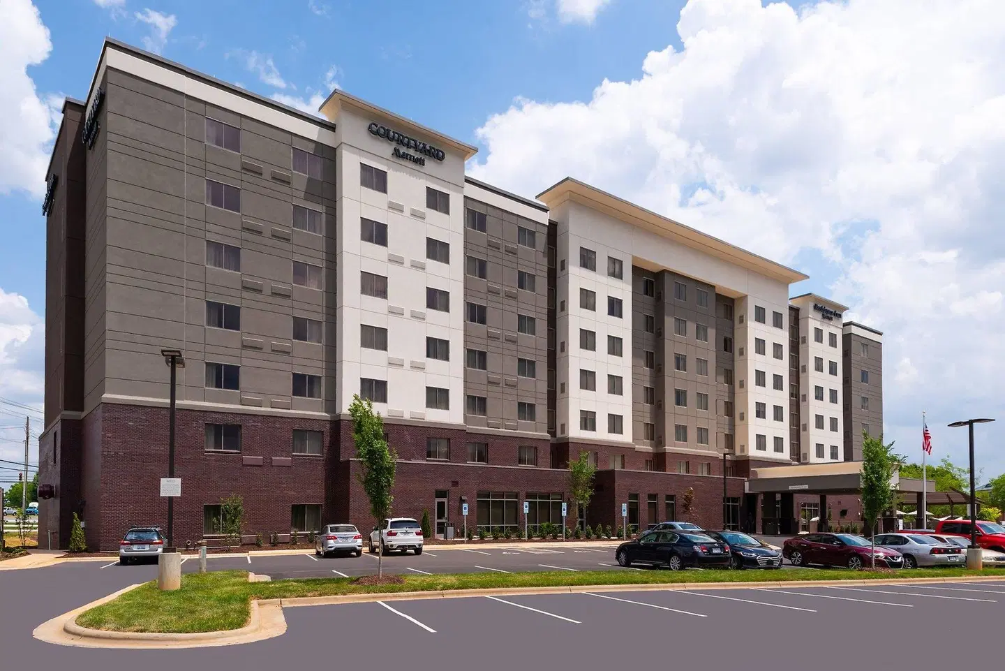 Courtyard by Marriott Charlotte Northlake EXTERIOR