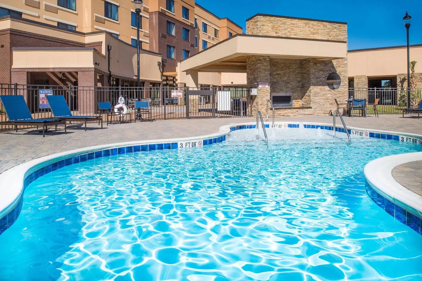 Courtyard by Marriott Jacksonville OUTDOOR_POOL