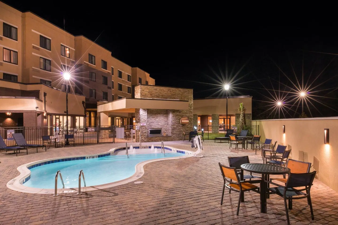 Courtyard by Marriott Jacksonville OUTDOOR_POOL
