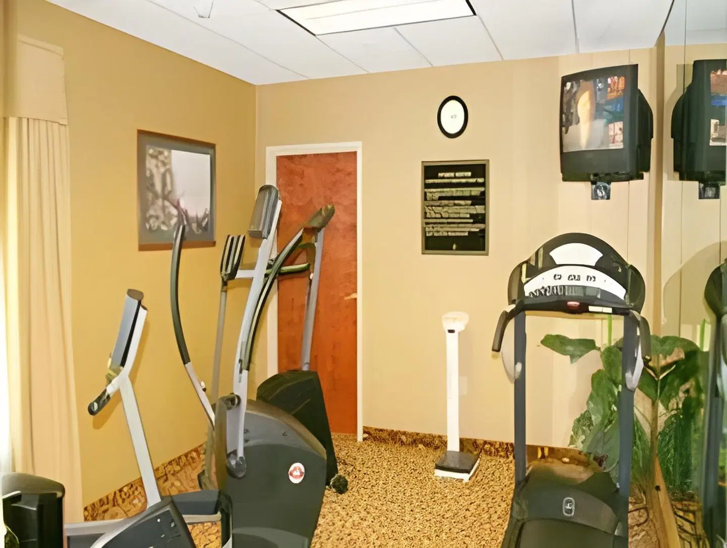 Hampton Inn Greensboro-East SPORTS_AND_LEISURE