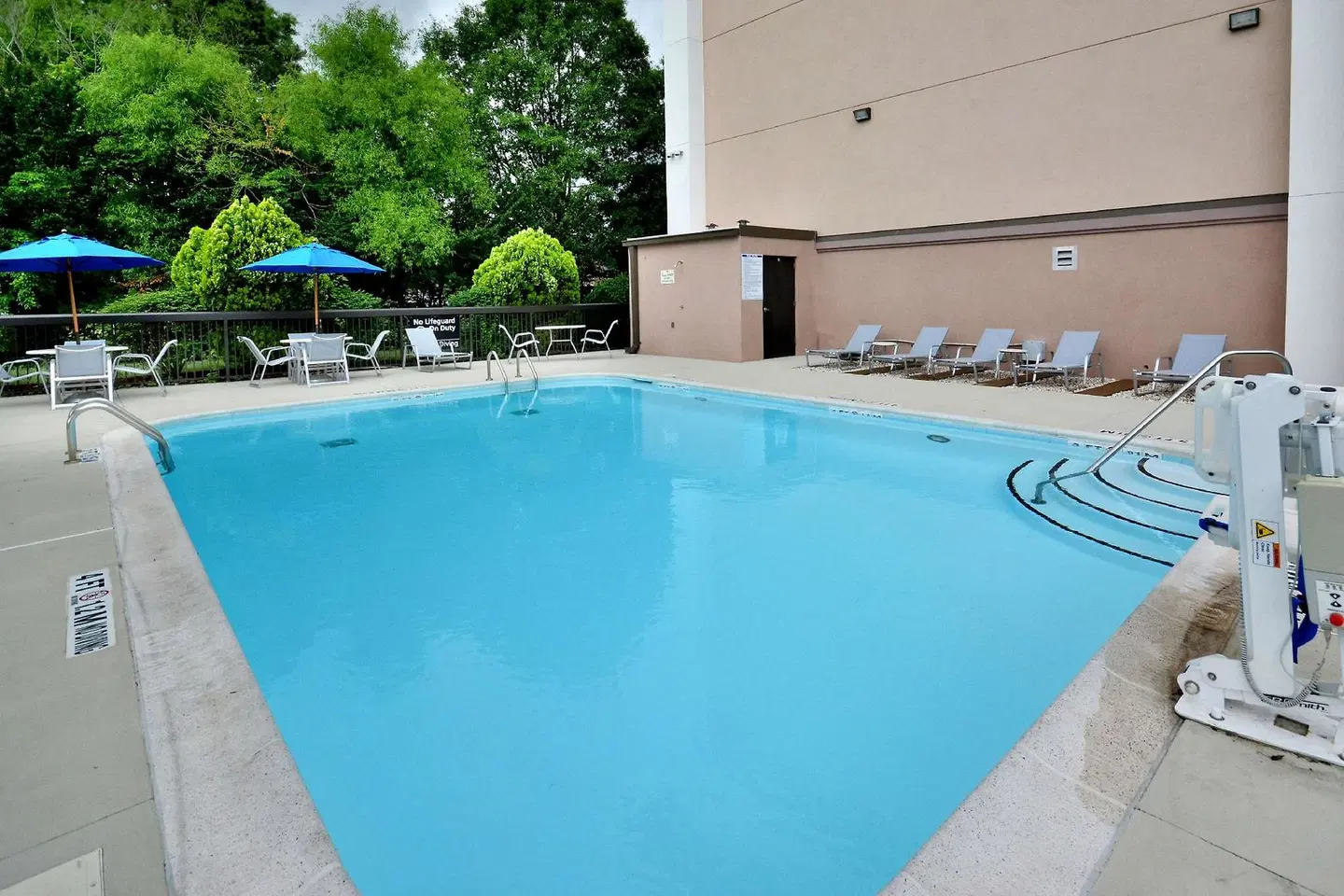 Hampton Inn Raleigh/Durham Airport OUTDOOR_POOL