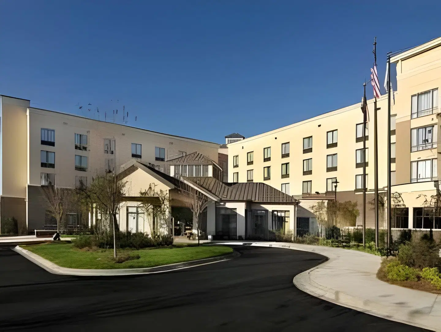 Hilton Garden Inn Charlotte/Ayrsley EXTERIOR
