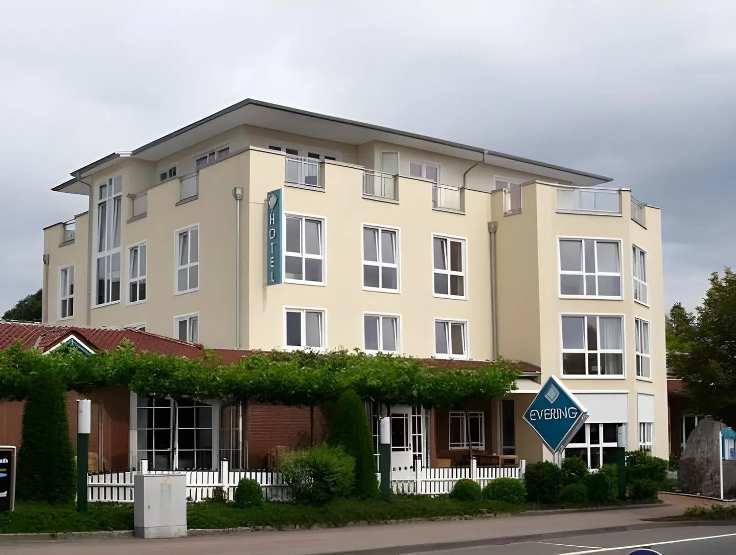 Evering EXTERIOR