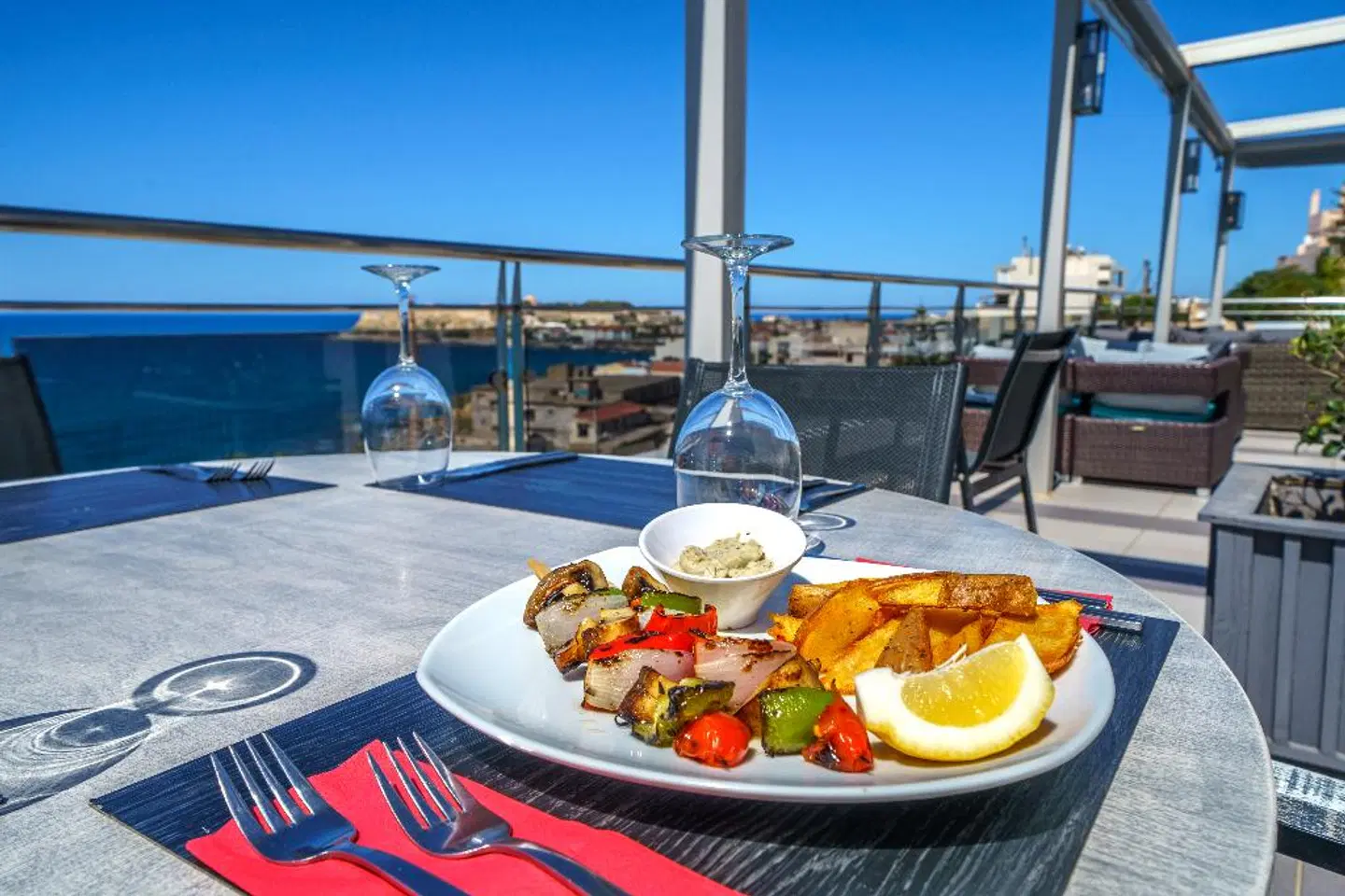 Macaris Suites & Spa Restaurant