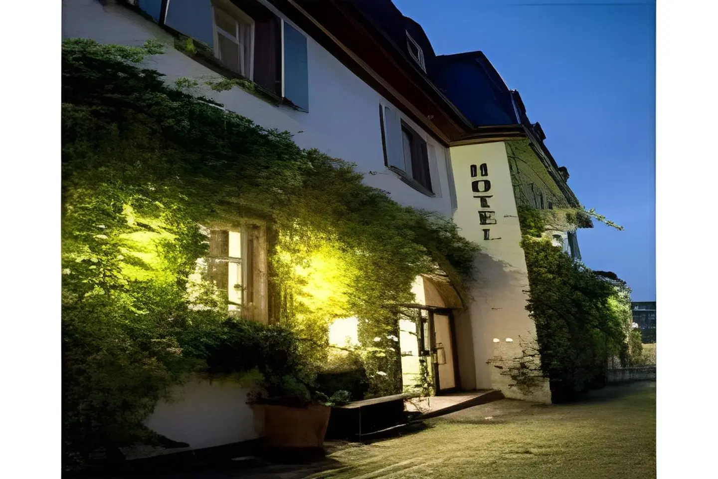 Rüdesheimer Schloß EXTERIOR