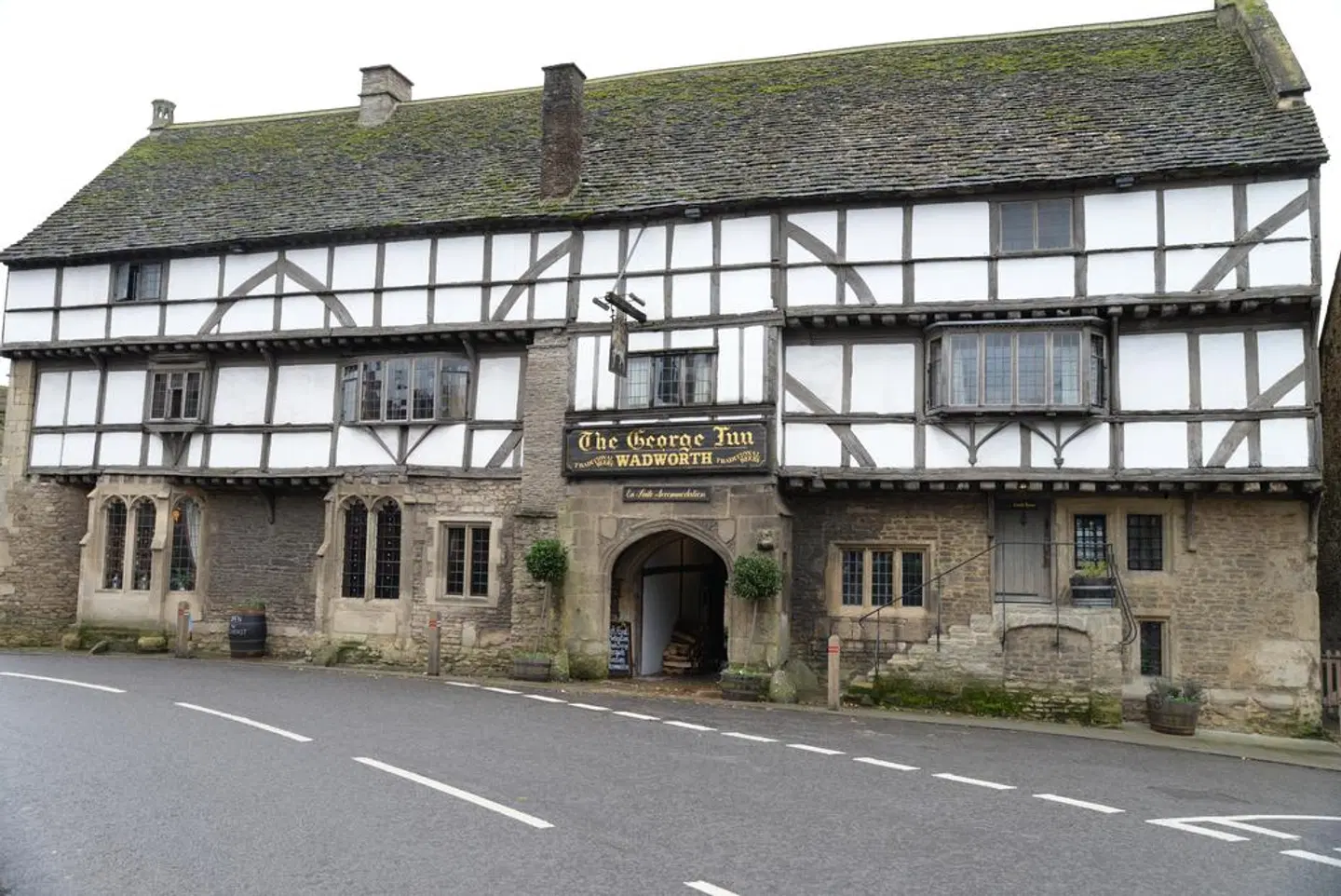 The George Inn EXTERIOR
