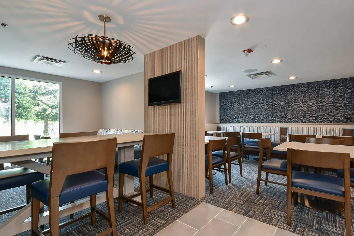 Fairfield Inn & Suites by Marriott Charlotte Arrowood Restaurant