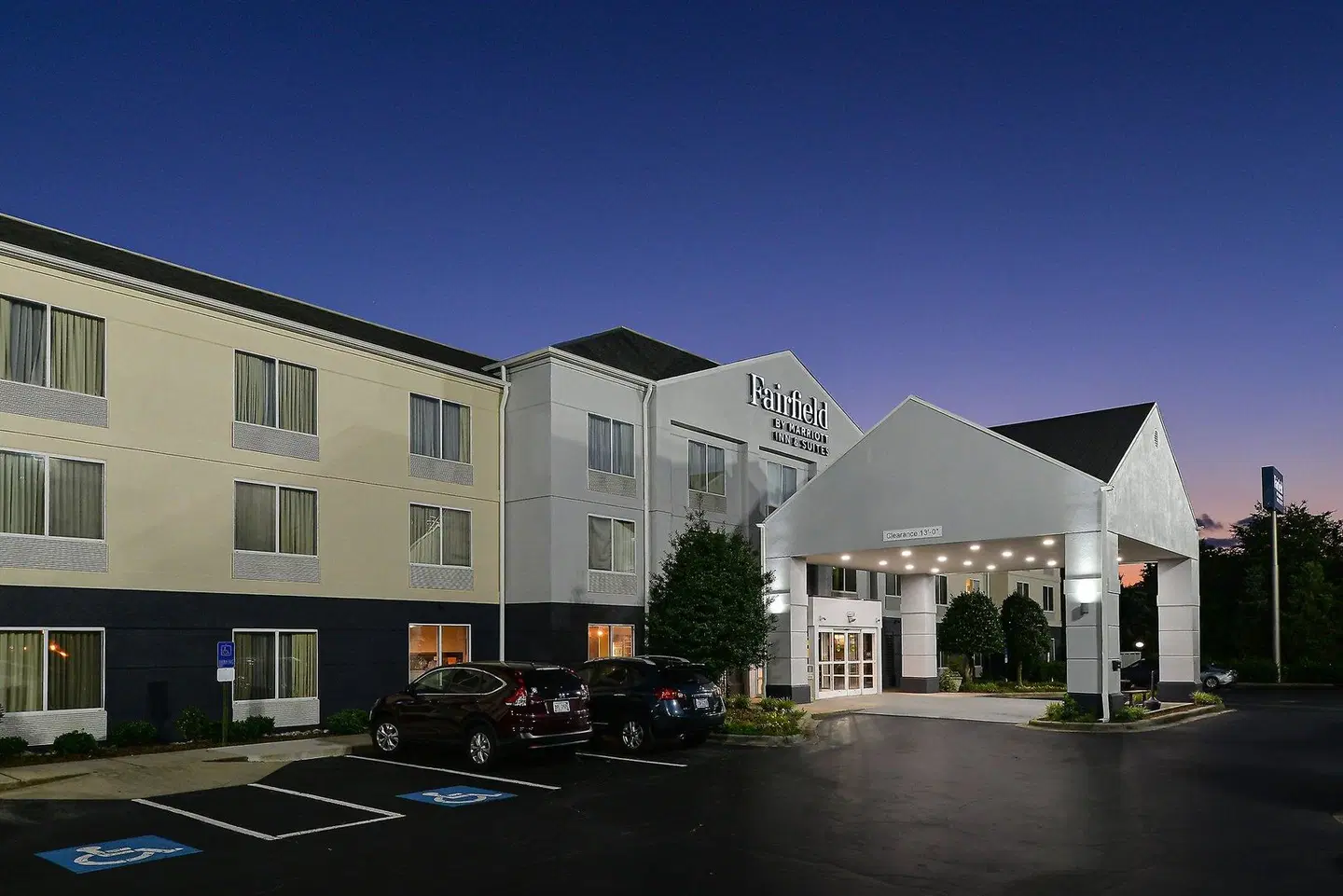 Fairfield Inn & Suites by Marriott Charlotte Arrowood EXTERIOR