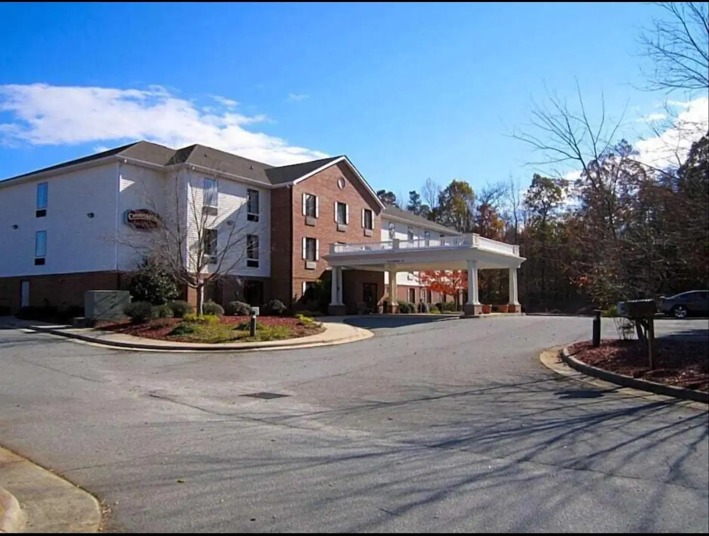 Country Hearth Inn & Suites EXTERIOR