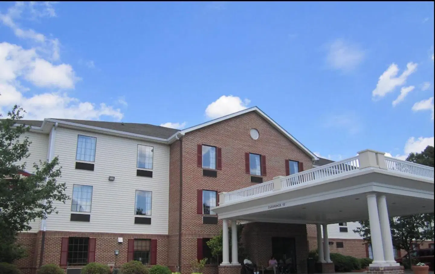 Country Hearth Inn & Suites EXTERIOR