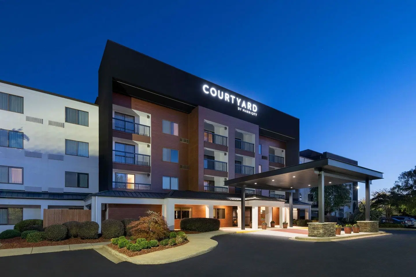 Courtyard by Marriott Burlington EXTERIOR