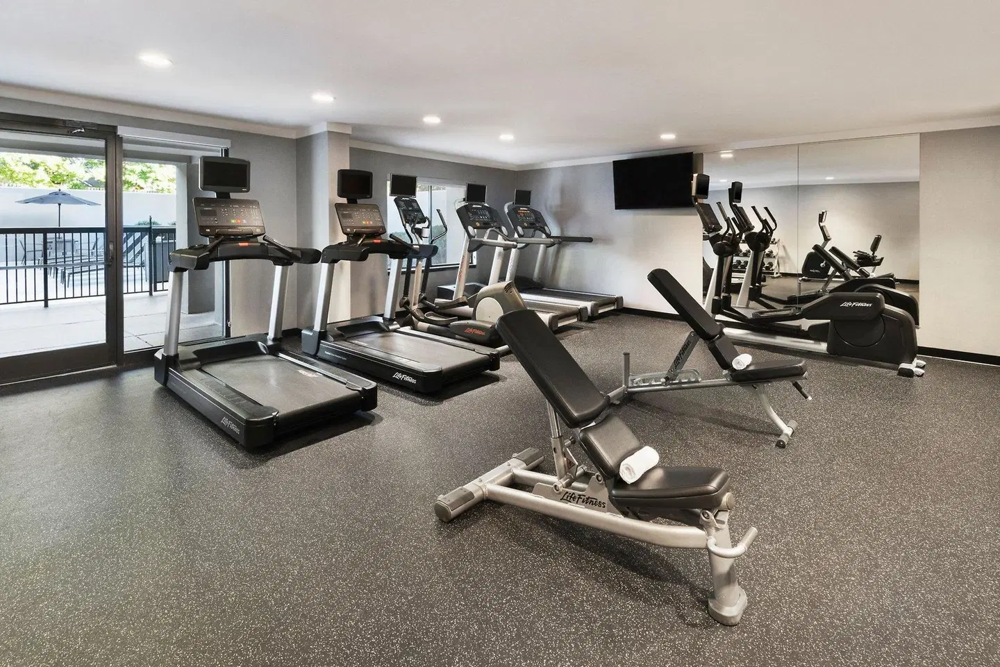 Courtyard by Marriott Burlington SPORTS_AND_LEISURE