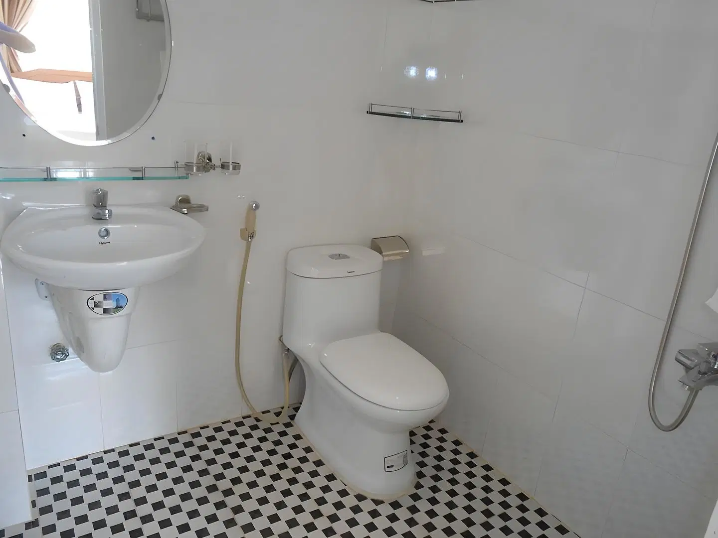 Con Son Island Hotel BATHROOM