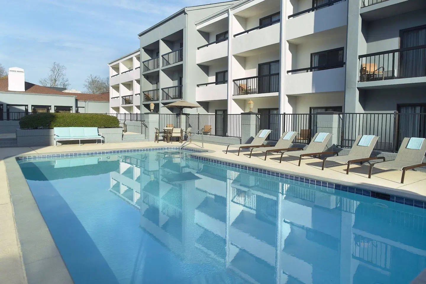 Courtyard by Marriott Charlotte SouthPark OUTDOOR_POOL