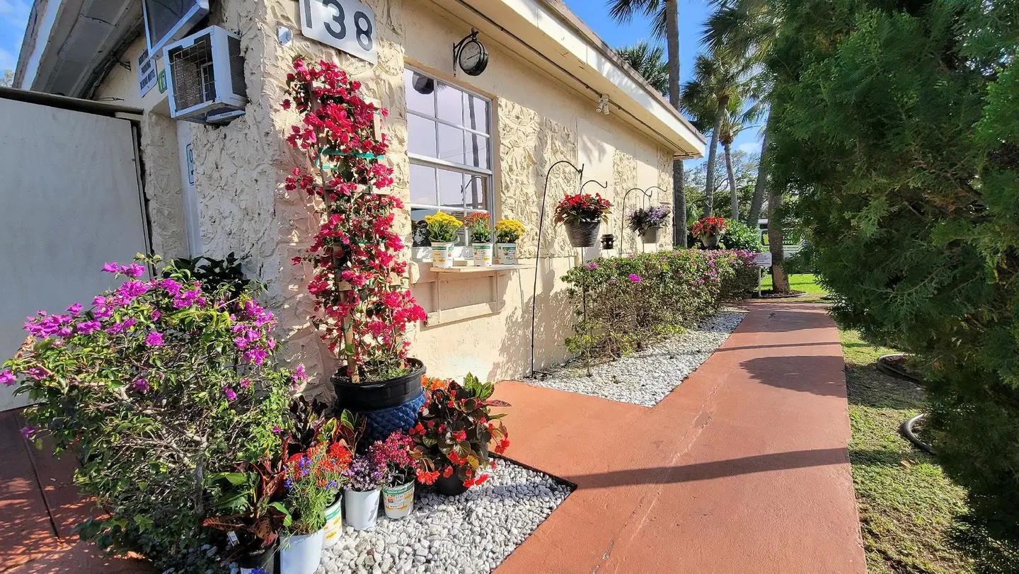 Barefoot Mailman Motel EXTERIOR