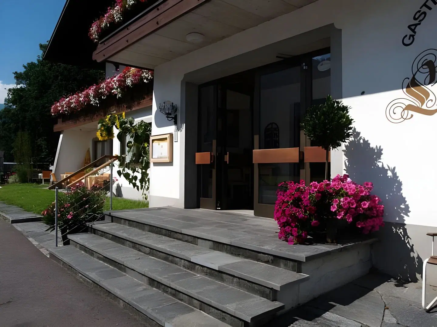 Löwen EXTERIOR