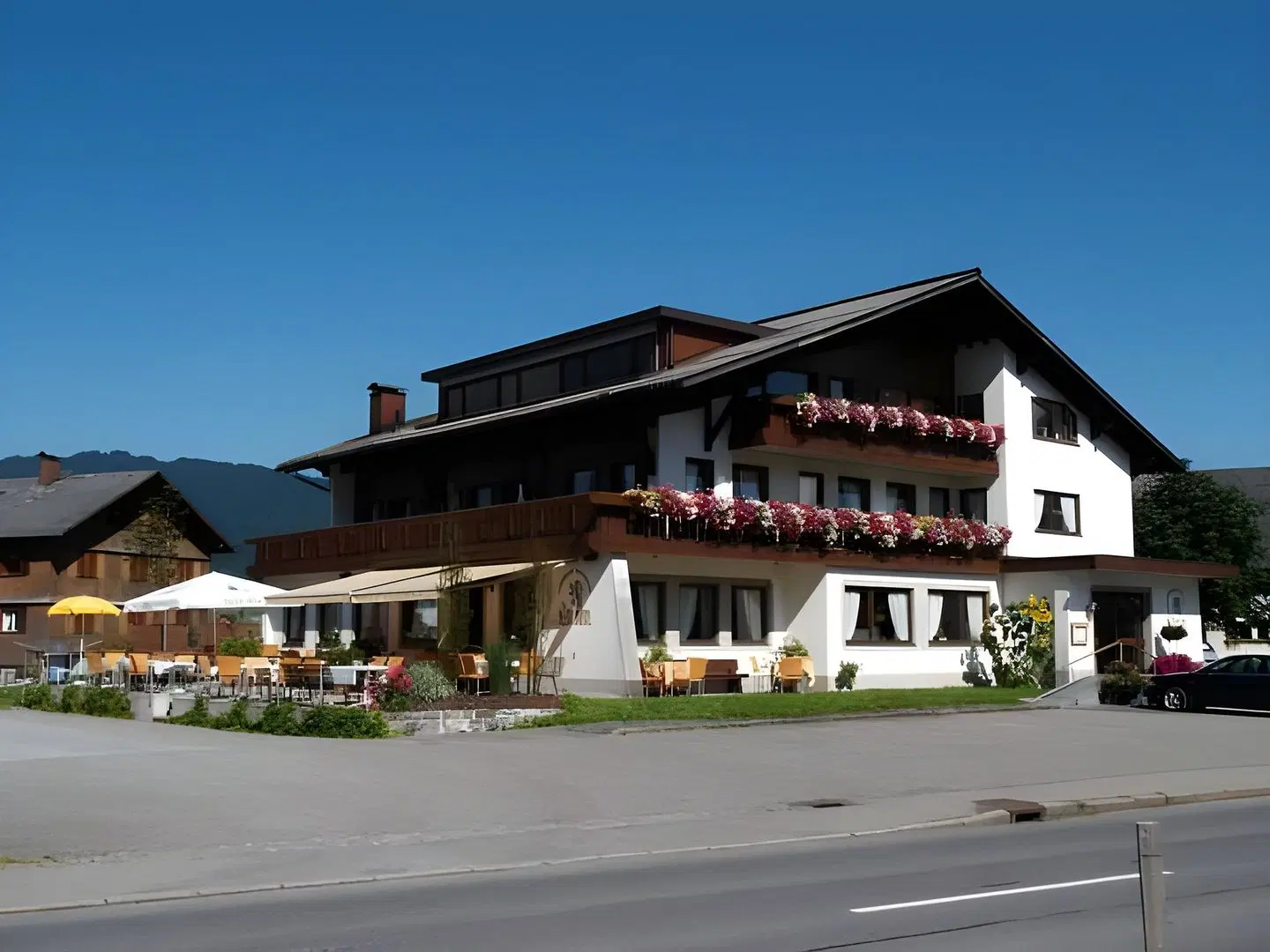 Löwen EXTERIOR
