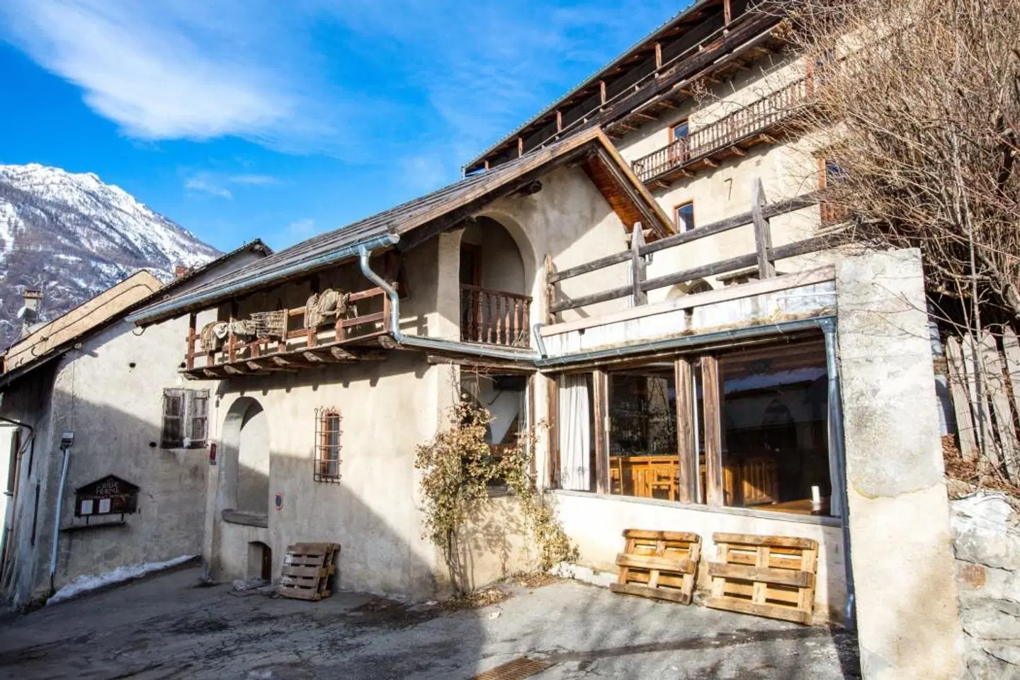 Langley Hotel La Vieille Ferme EXTERIOR