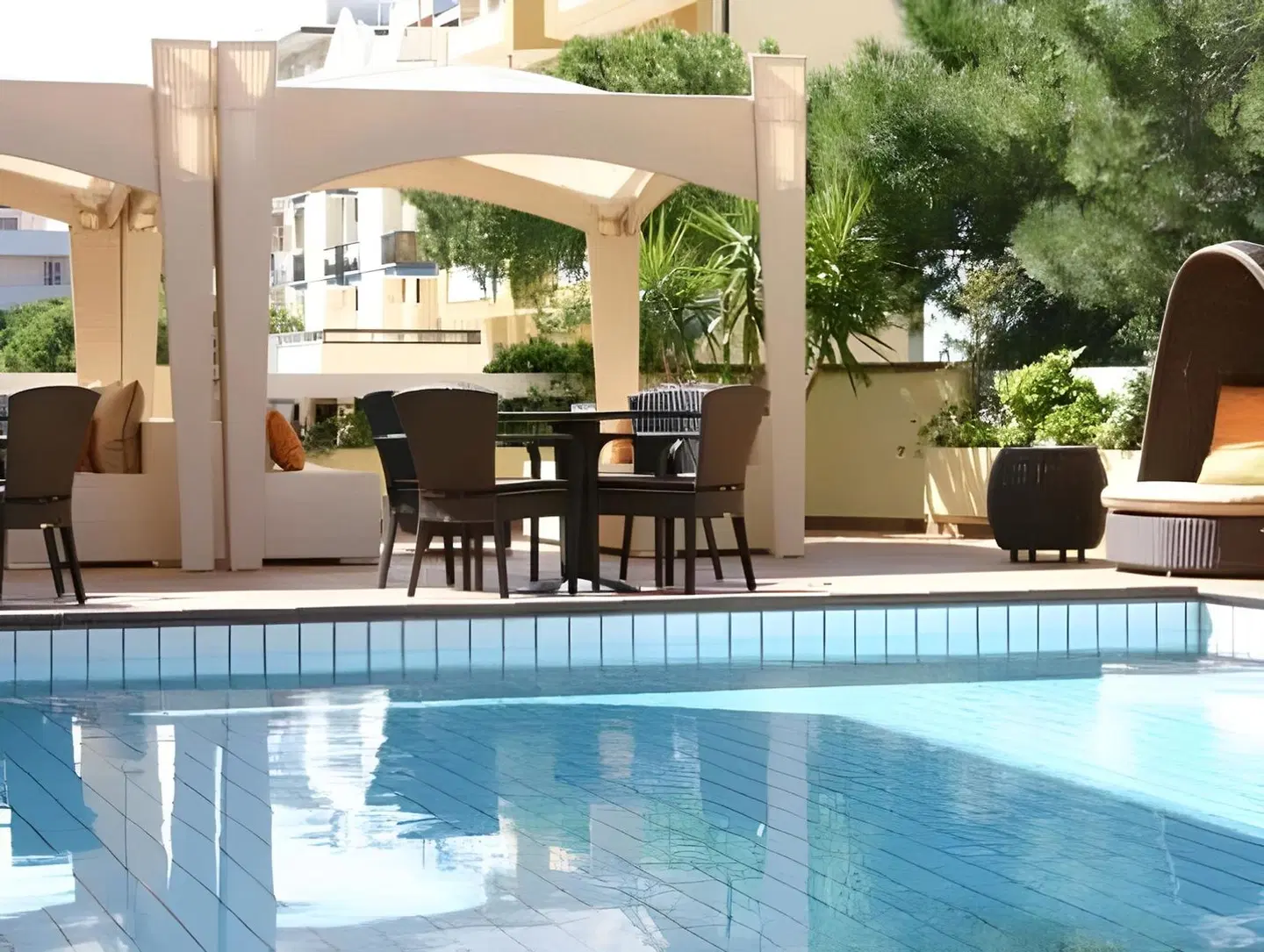 Hotel Ambassador OUTDOOR_POOL