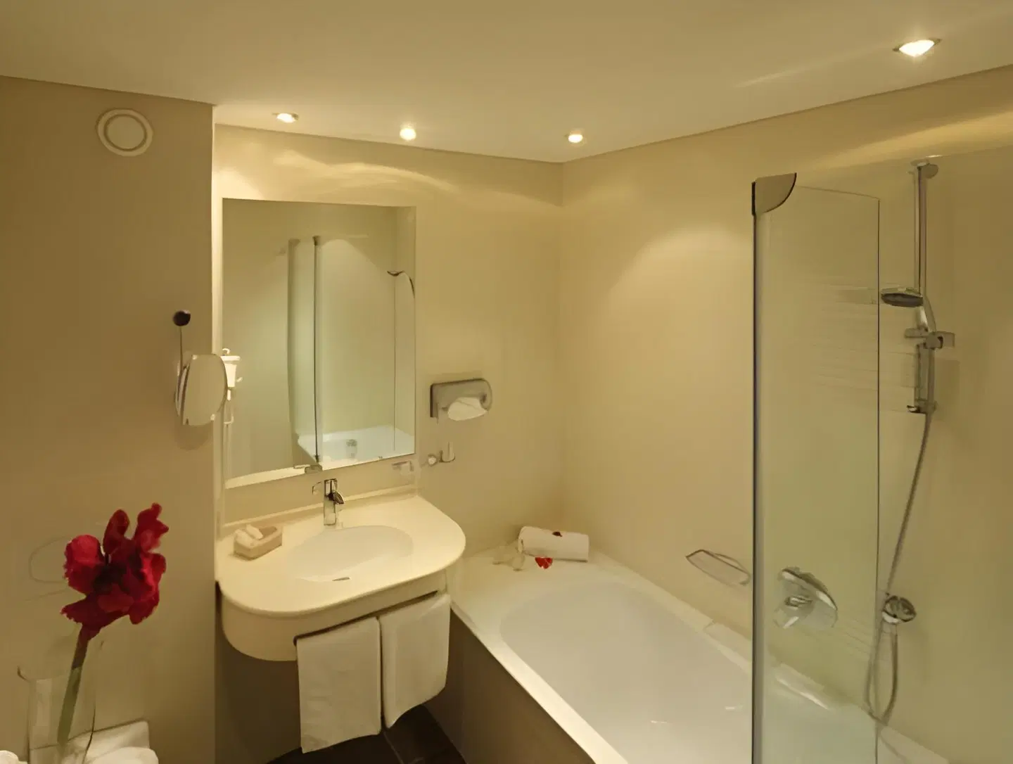 Hotel Lech & Residenz Chesa Rosa Badezimmer