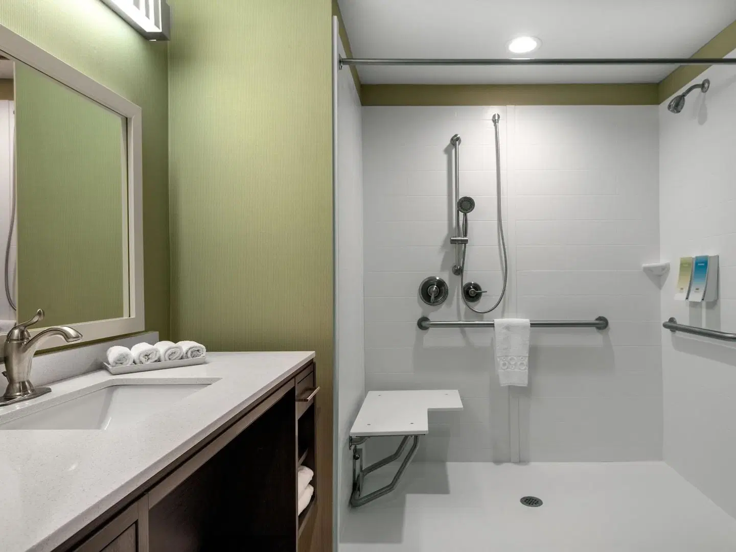 Home2 Suites by Hilton Charlotte University Research Park Badezimmer