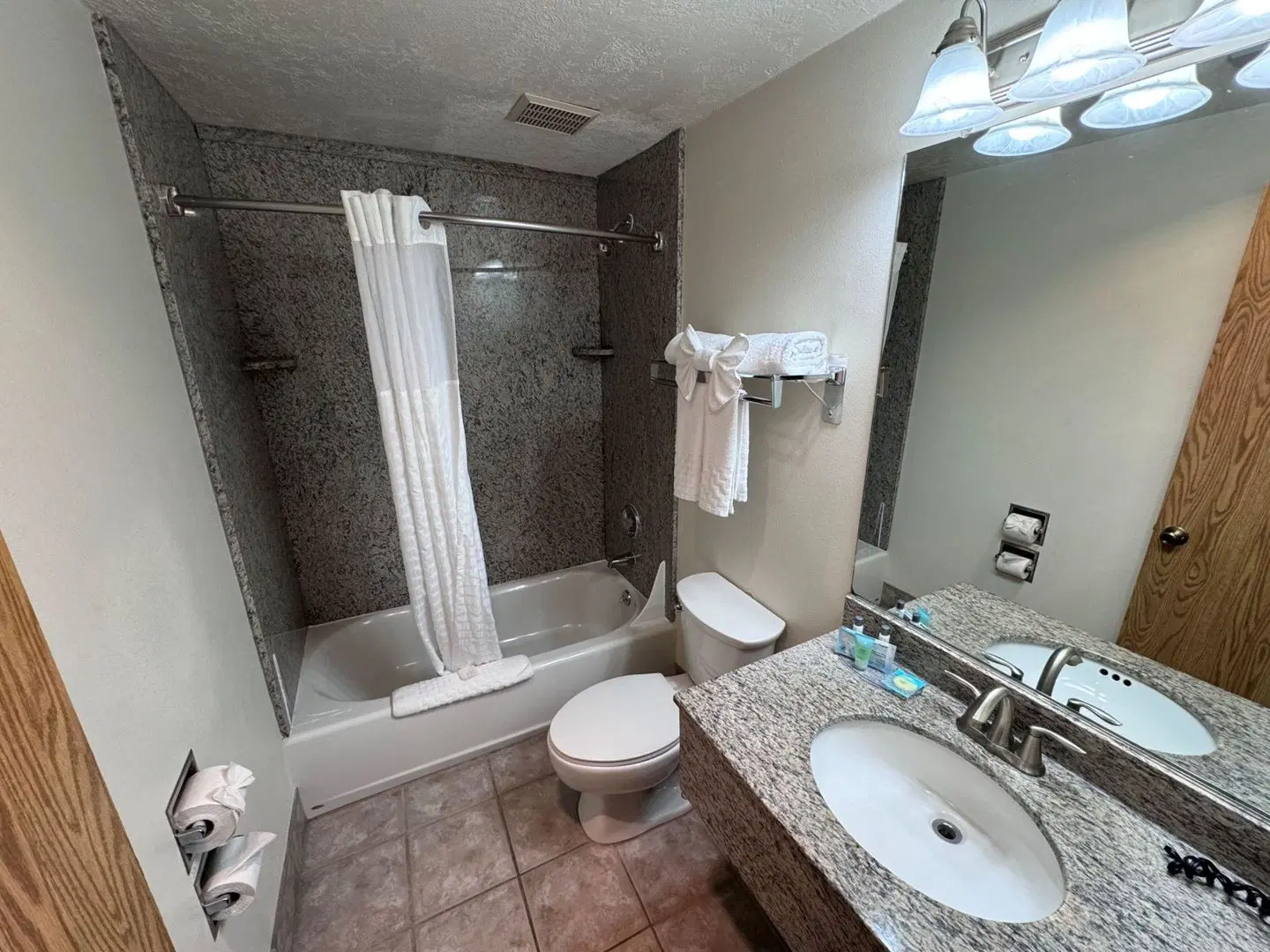 Shilo Inn Suites Seaside Oceanfront Badezimmer