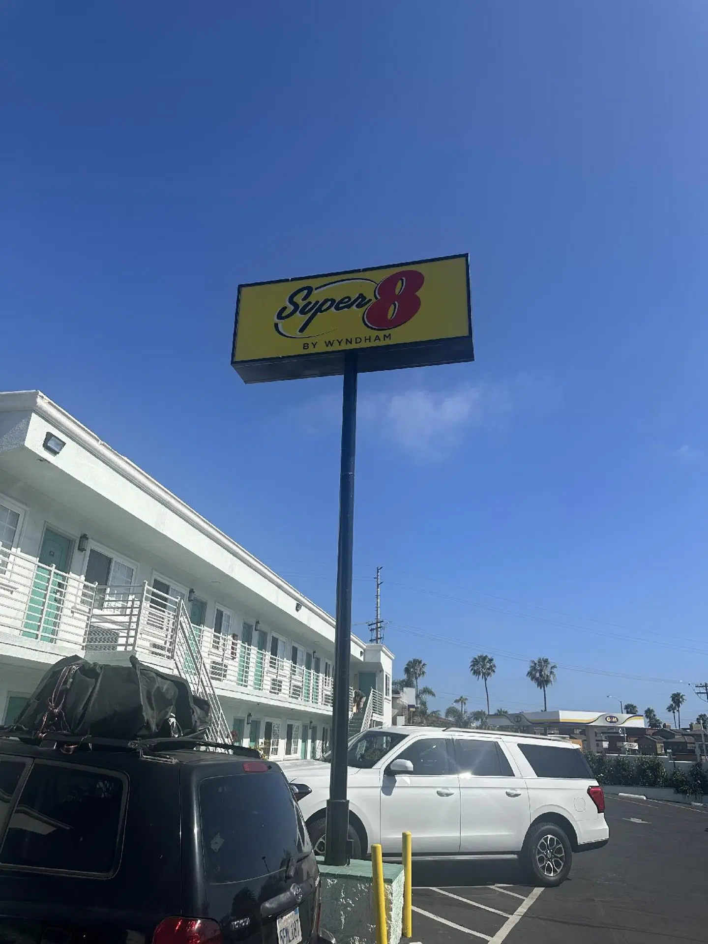 Super 8 by Wyndham Oceanside Downtown EXTERIOR