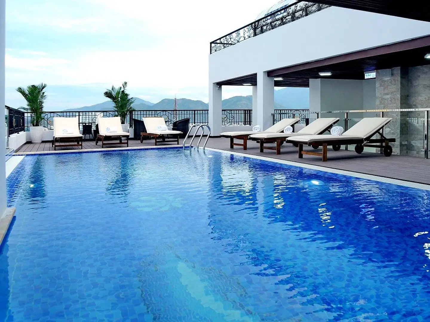 Apus Hotel OUTDOOR_POOL